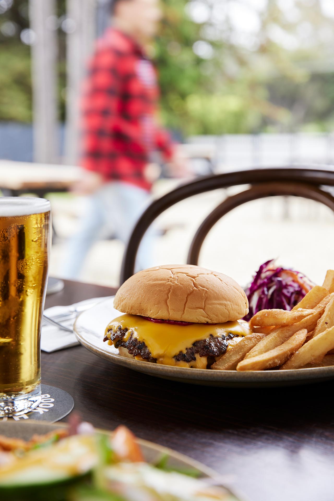 Tallarook Hotel Courtyard Burger